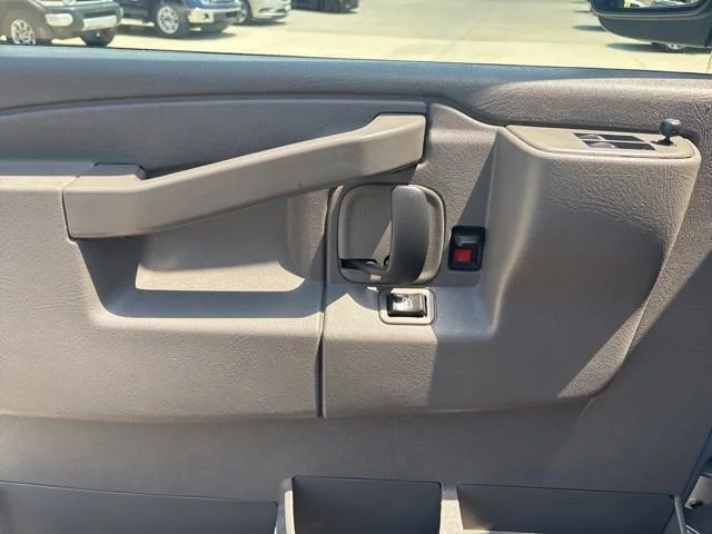 Used 2018 SILVER ICE METALLIC Chevrolet LT image 9