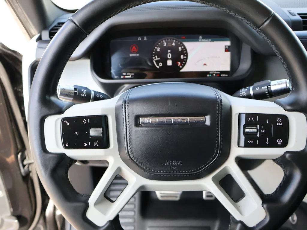 Used 2020  Land Rover HSE image 28