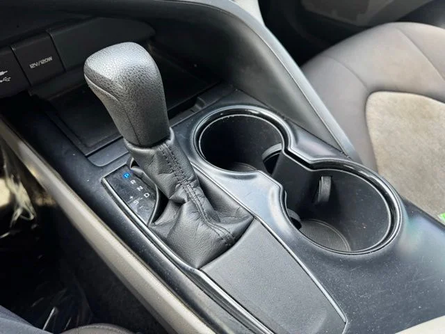 Used 2018 Silver Toyota LE image 26