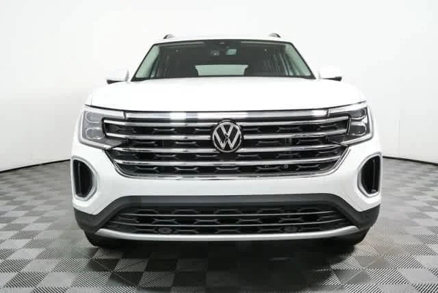 New 2026 Opal White Pearl Volkswagen 2.0T SE w/Technology image 34