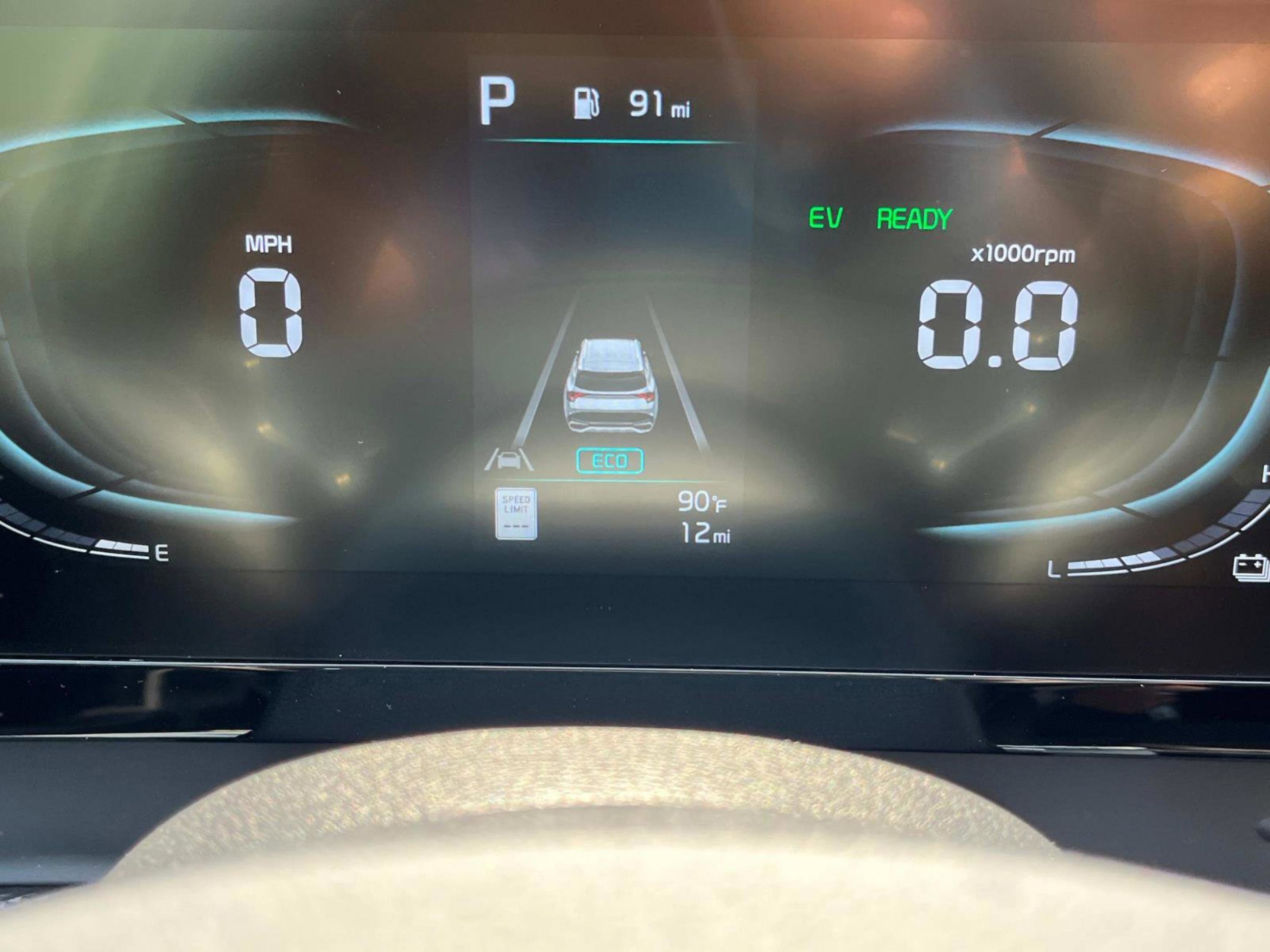 New 2025 Snow White Pearl Kia LX image 34