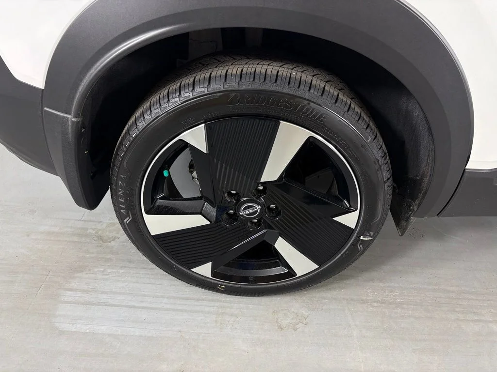 New 2026 Aspen White TriCoat / Super Black Two-tone Nissan SR image 12