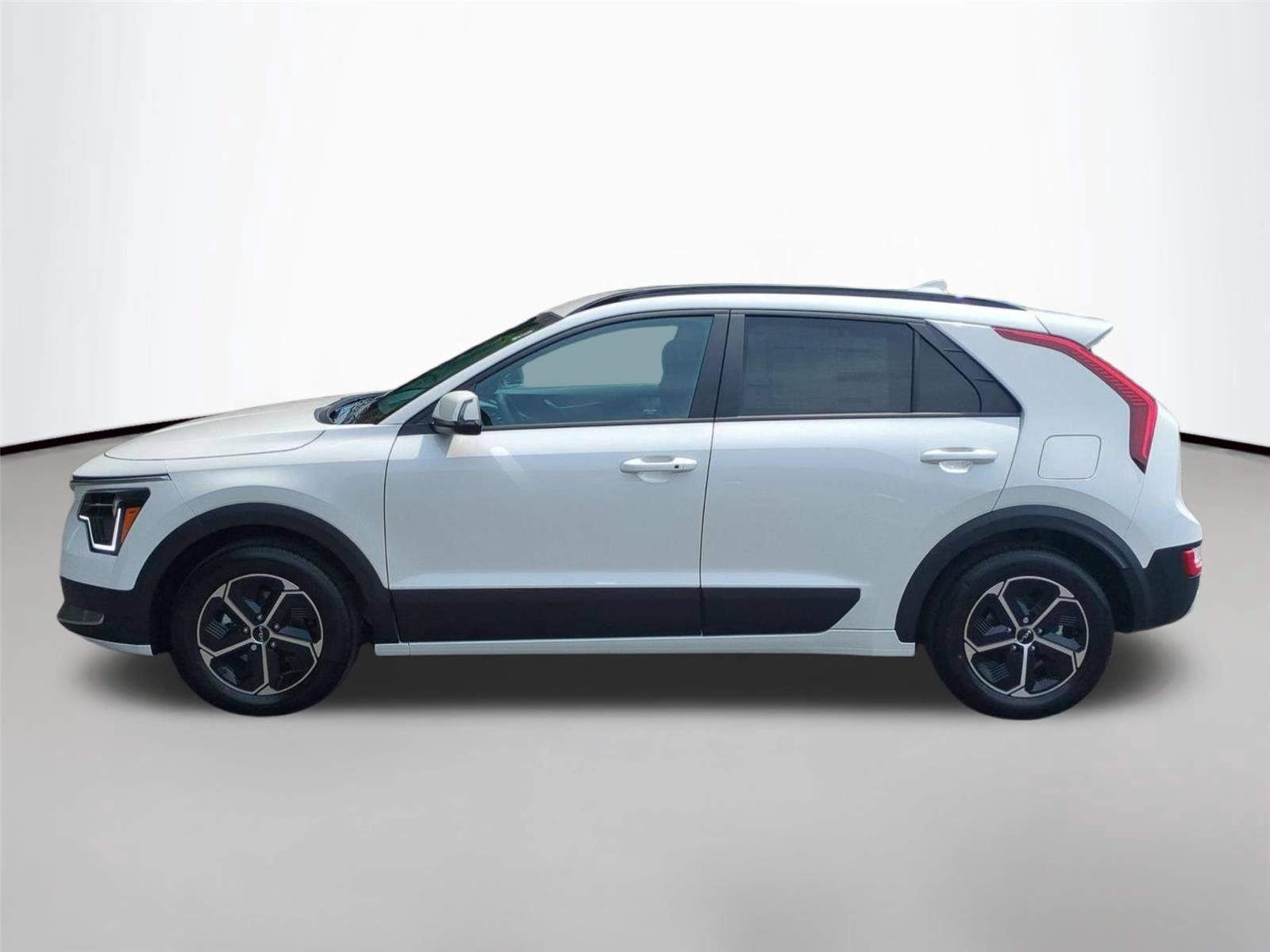 New 2026 Snow White Pearl Kia EX image 2