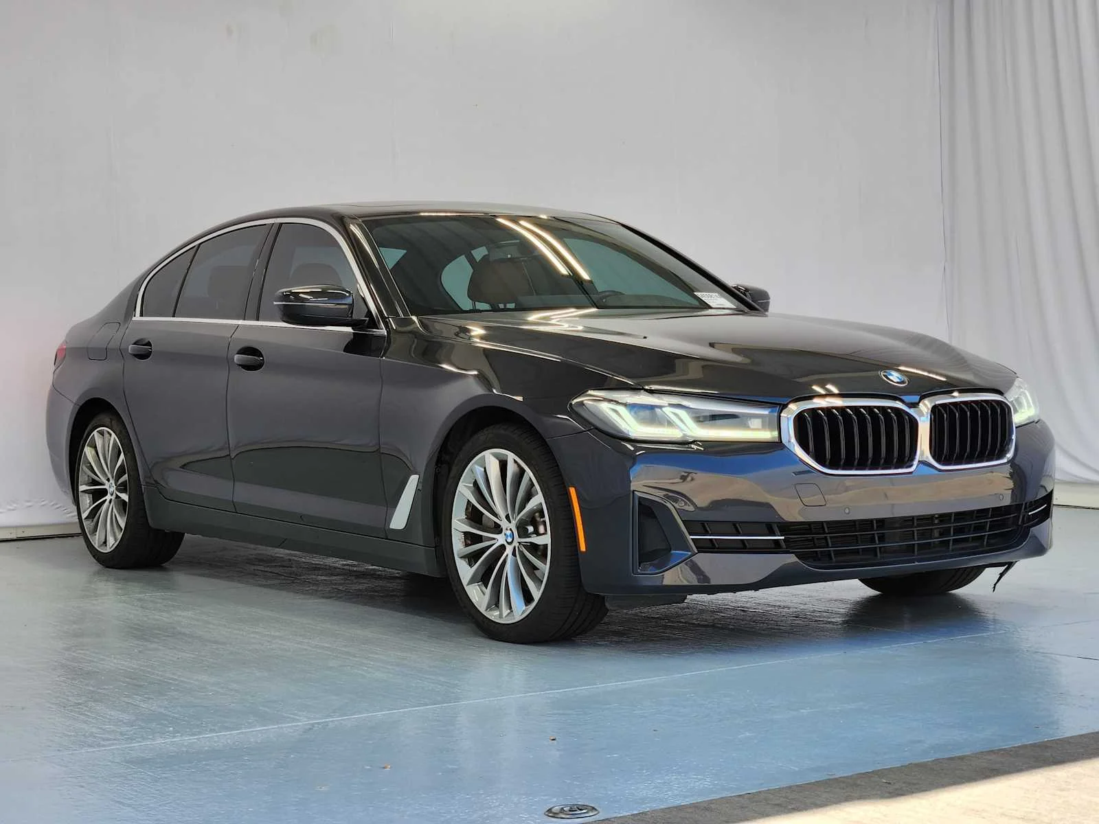 Used 2023 Dark Graphite Metallic BMW 530i image 4