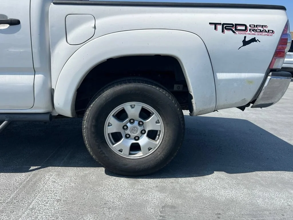 Used 2013  Toyota PreRunner image 9