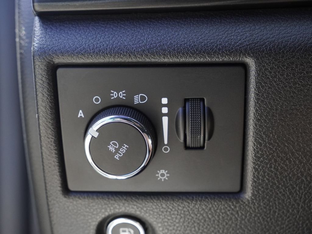 Used 2021 White Jeep Laredo X image 9