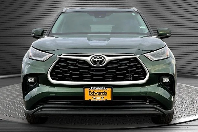 Used 2023 Green Toyota XLE image 2