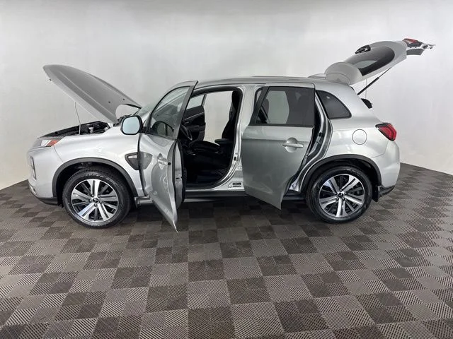 Used 2023  Mitsubishi 2.0 SE image 9
