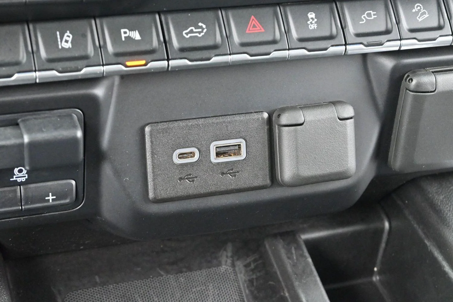 Used 2020 Silver Ice Metallic Chevrolet High Country image 26