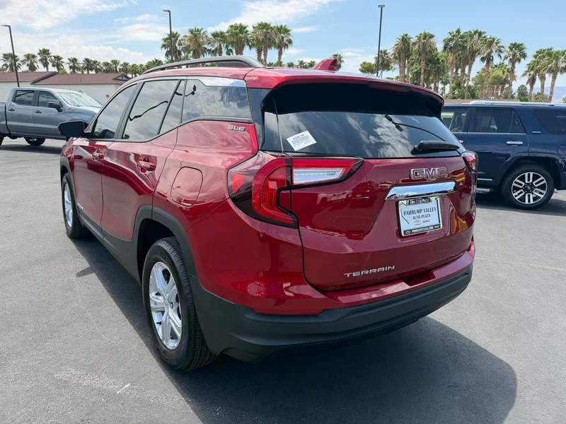 Used 2024 Volcanic Red Tintcoat GMC SLE image 5