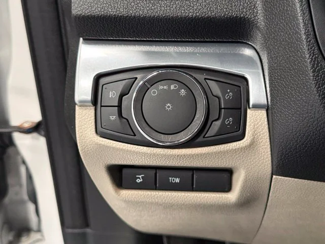 Used 2018 White Ford Limited image 13