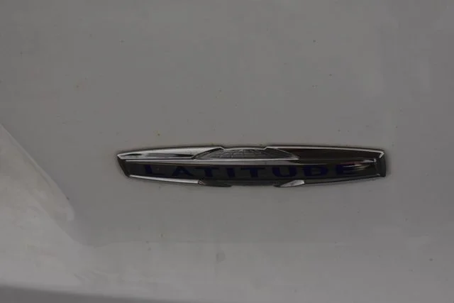 Used 2019 White Jeep Latitude image 12