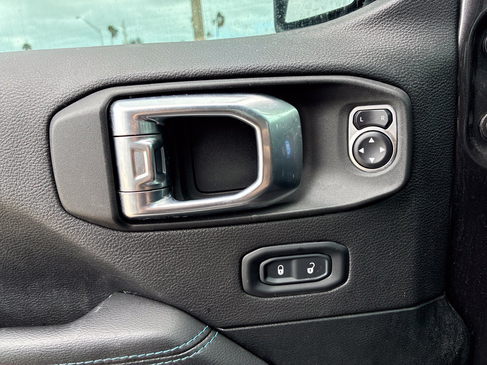 Used 2021 Gray Jeep Unlimited Rubicon 4xe image 24