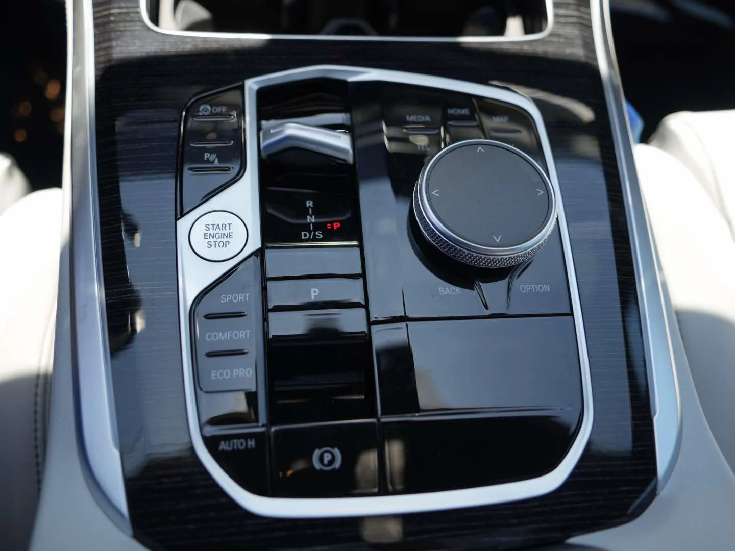 New 2026 Carbon Black Metallic BMW sDrive40i image 23