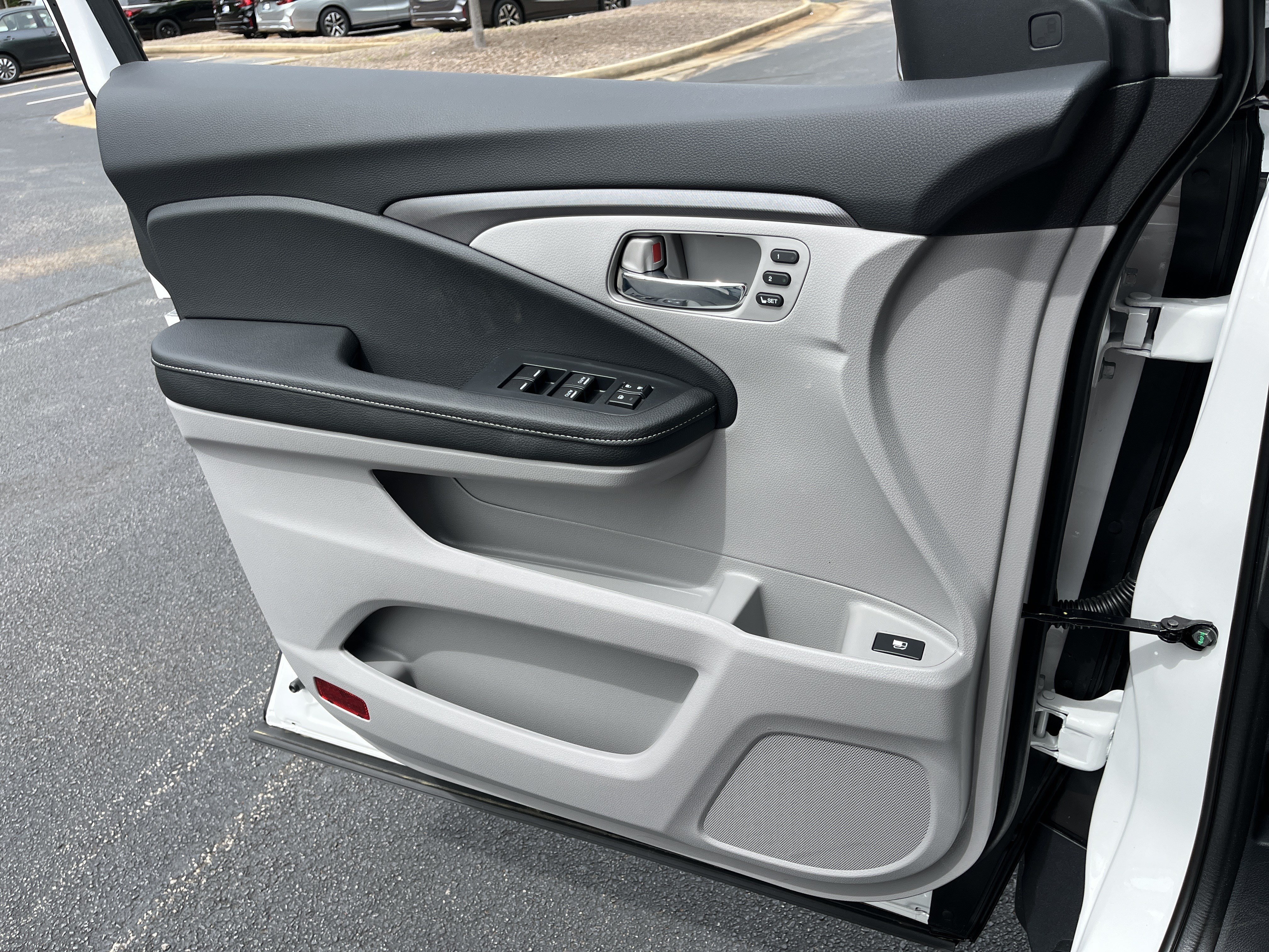 New 2026 Platinum White Pearl Honda RTL image 14
