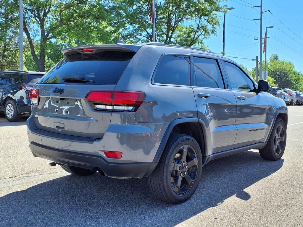 Used 2020 Gray Jeep Laredo image 4