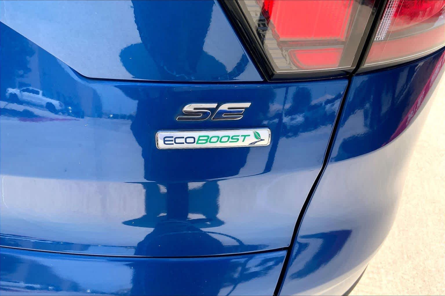 Used 2017 Lightning Blue Metallic Ford SE image 10