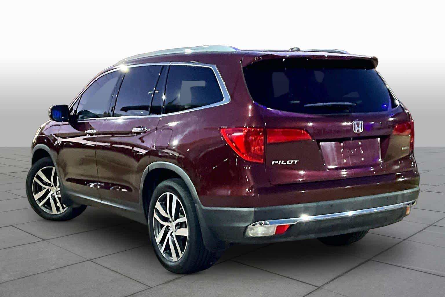 Used 2018 Deep Scarlet Pearl Honda Touring image 12