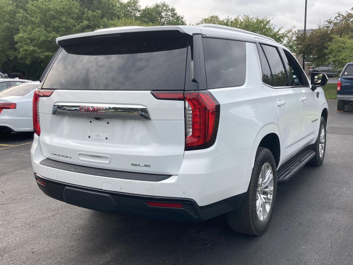 Used 2024 Summit White GMC SLE image 7