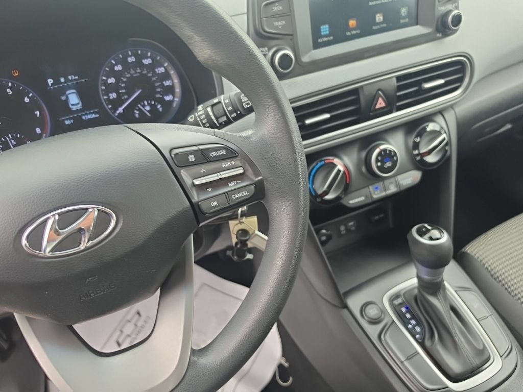 Used 2021 Silver Hyundai SE image 19