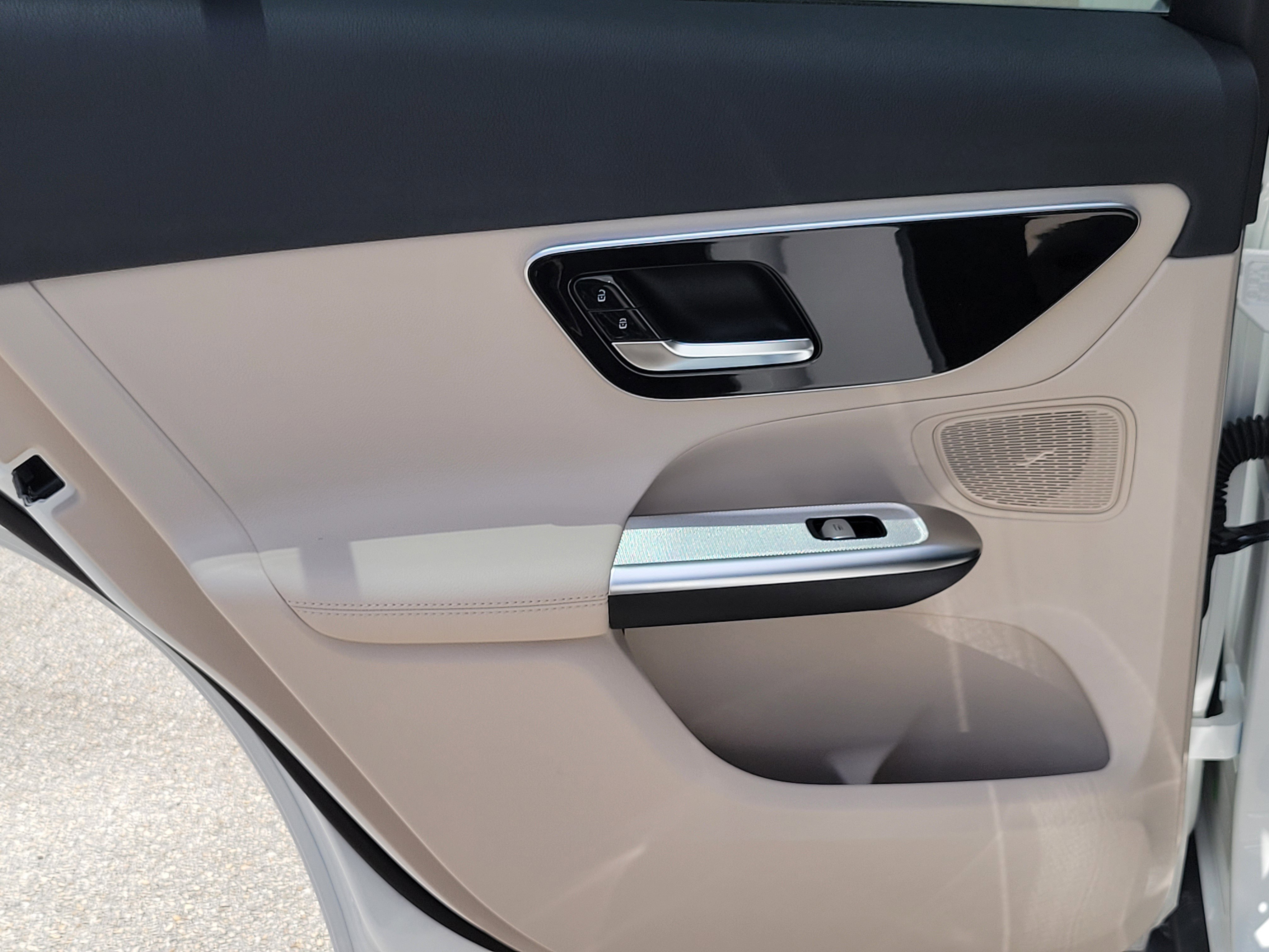 New 2026 Polar White Mercedes-Benz GLC 300 image 63