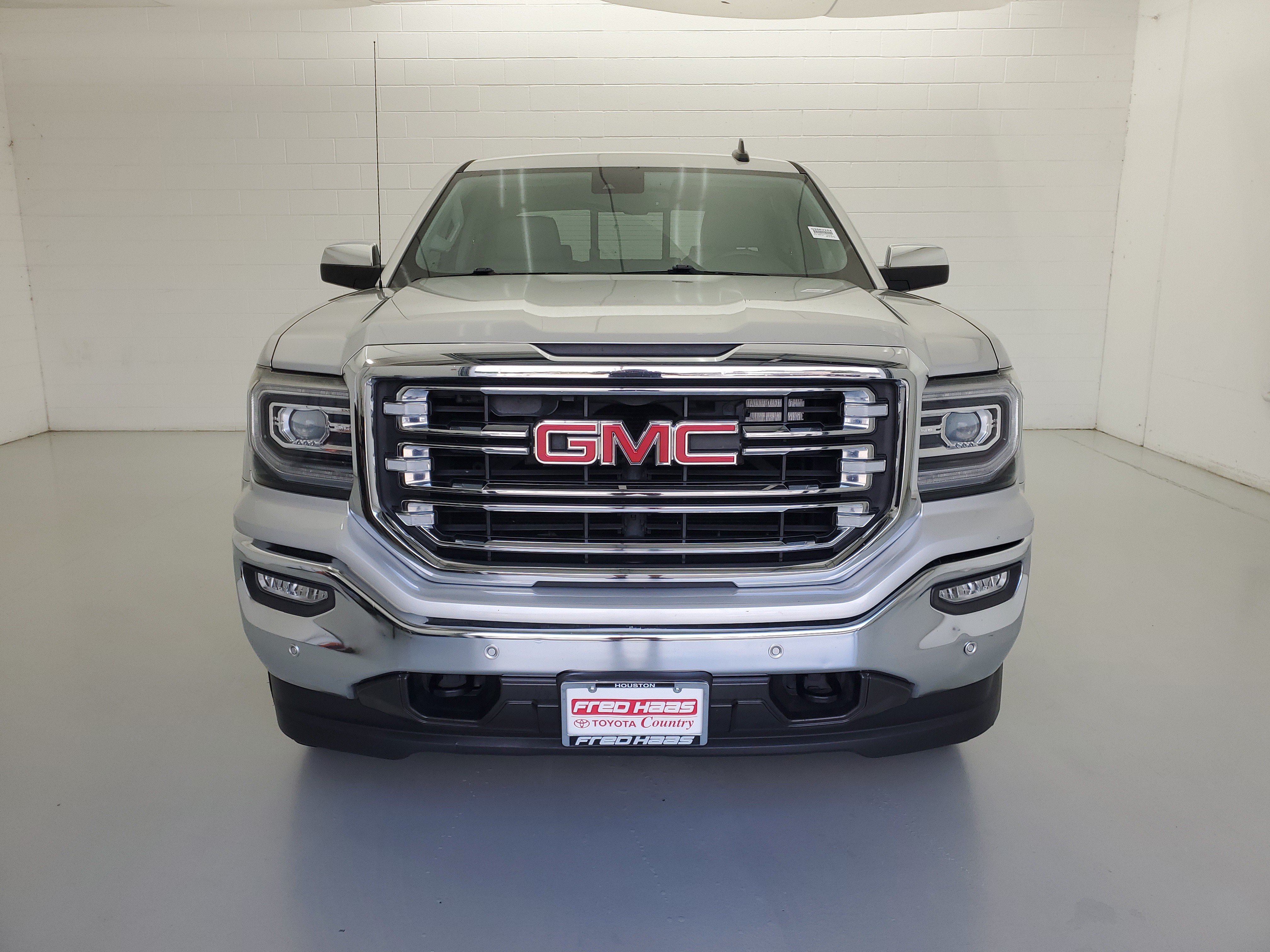 Used 2018 Quicksilver Metallic GMC SLT image 3