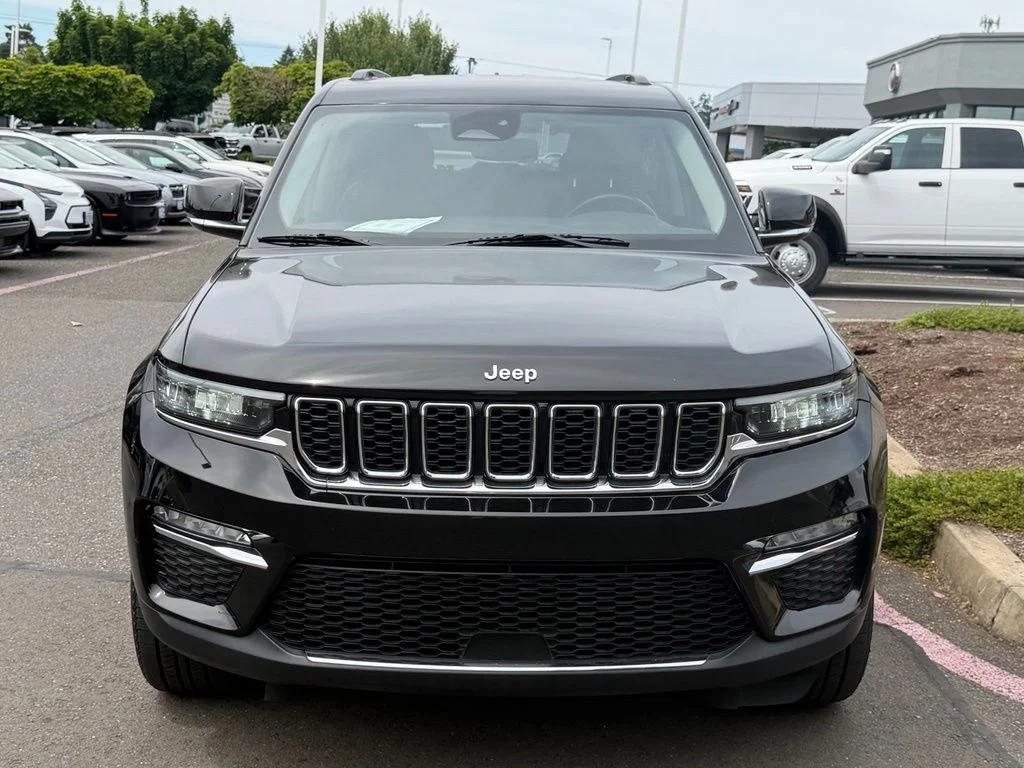 Used 2022 Diamond Black Crystal Pearlcoat Jeep Limited image 3