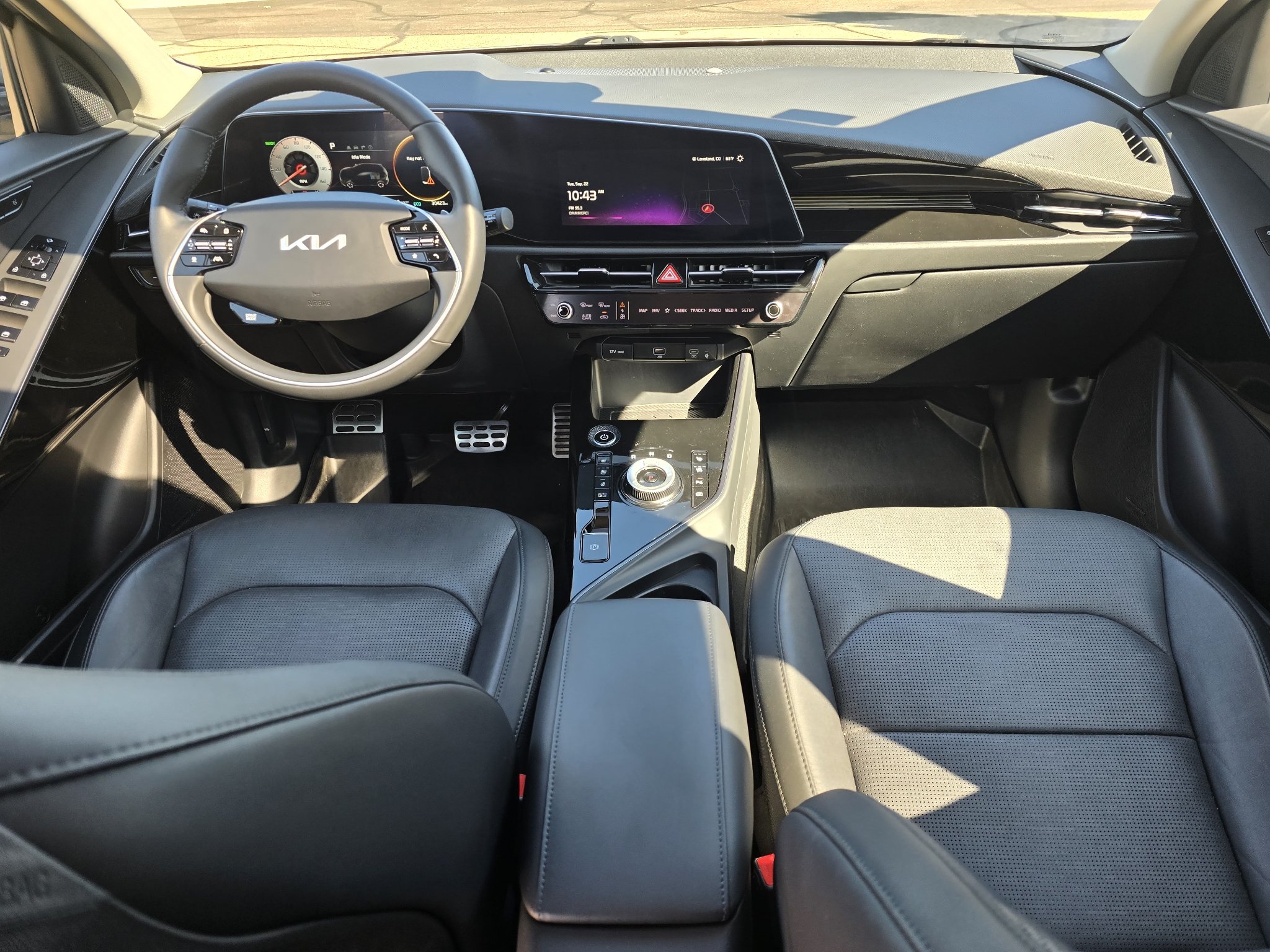 Used 2023 Steel Gray Kia Wave image 25
