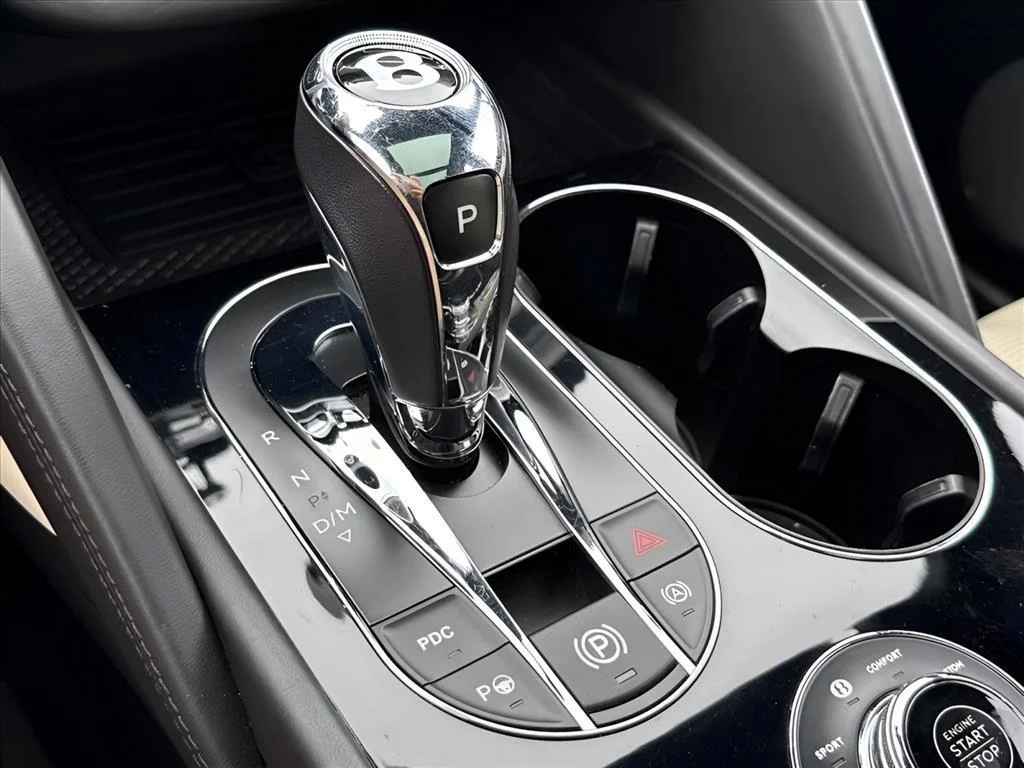 Used 2023 Glacier White Bentley V8 image 25