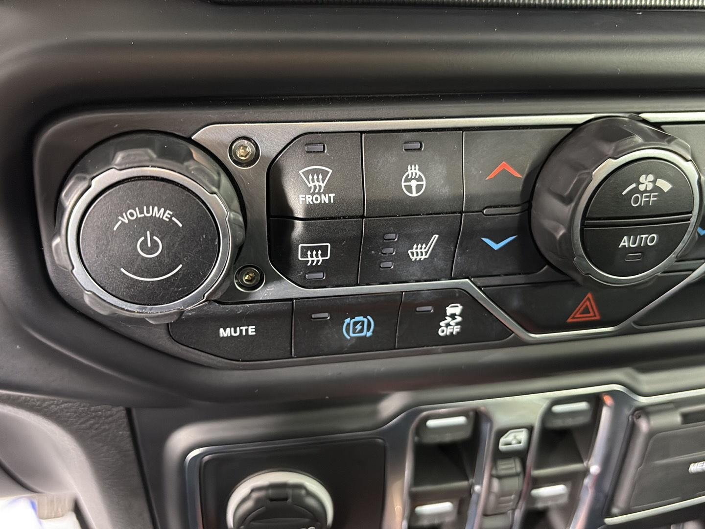 Used 2023 Sting-Gray Clearcoat Jeep Rubicon image 40
