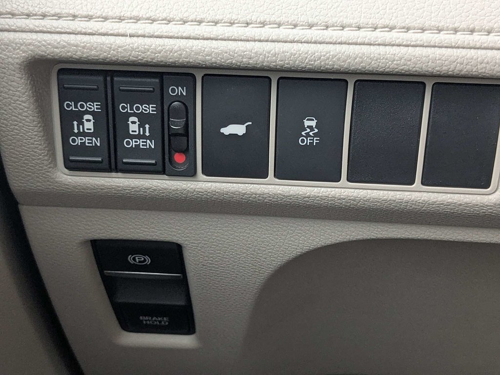 Used 2025 DK. GRAY Honda EX-L image 27