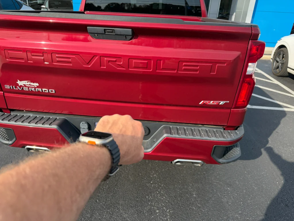 Used 2019 CAJUN RED TINTCOAT Chevrolet RST image 6