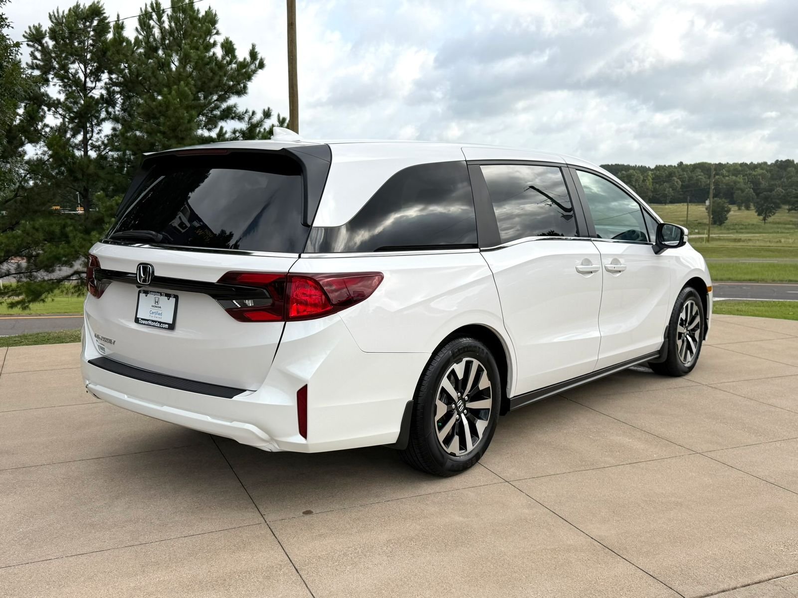 Certified Used 2025 Platinum White Pearl Honda EX-L image 6