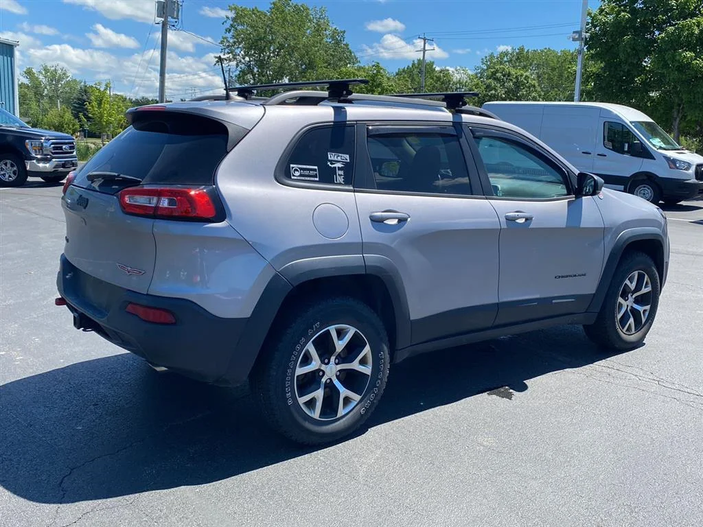 Used 2018 Billet Silver Metallic Clearcoat Jeep Trailhawk image 10