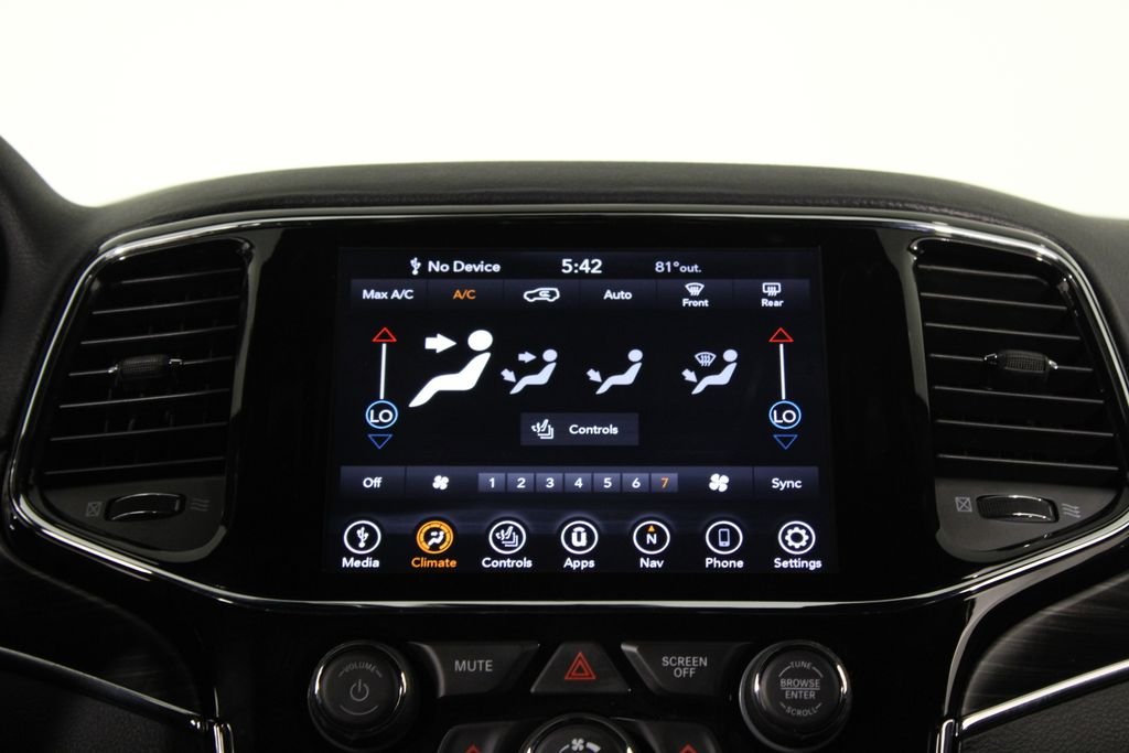 Used 2019 Silver Jeep Limited image 9