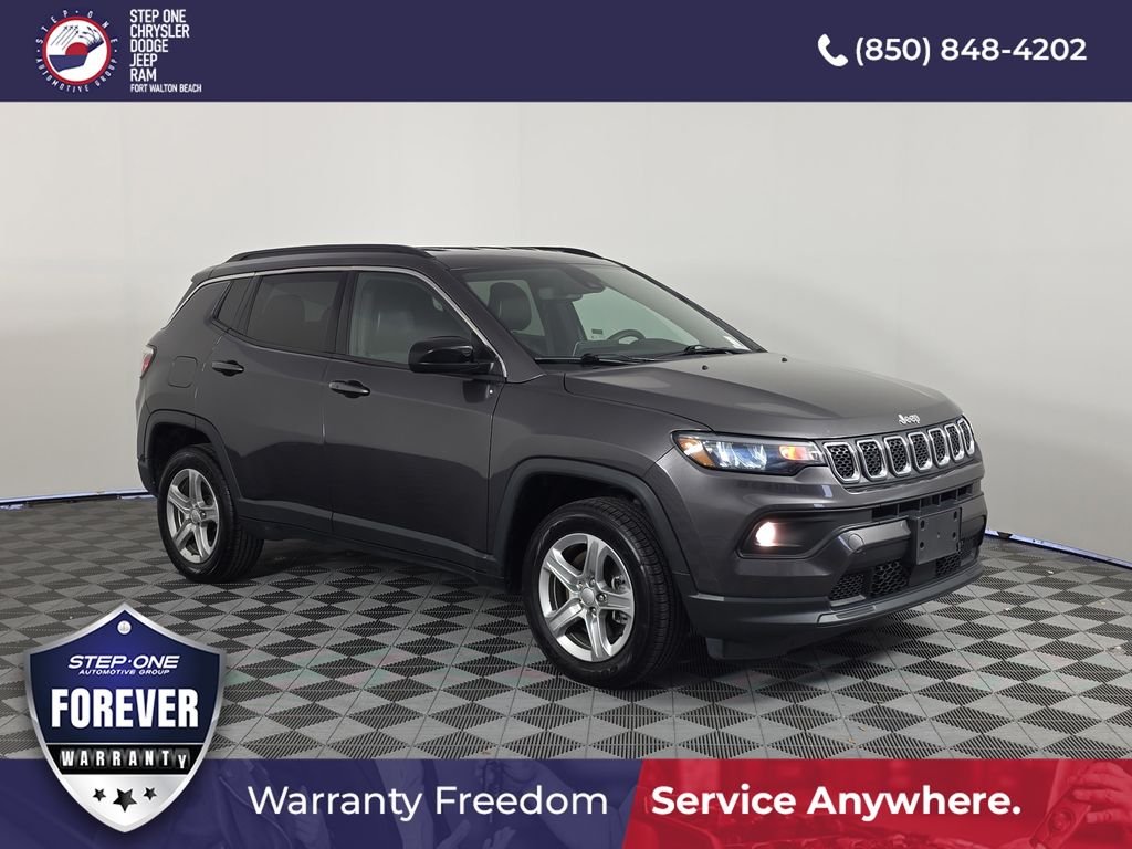 Used 2024 Gray Jeep Latitude image 8
