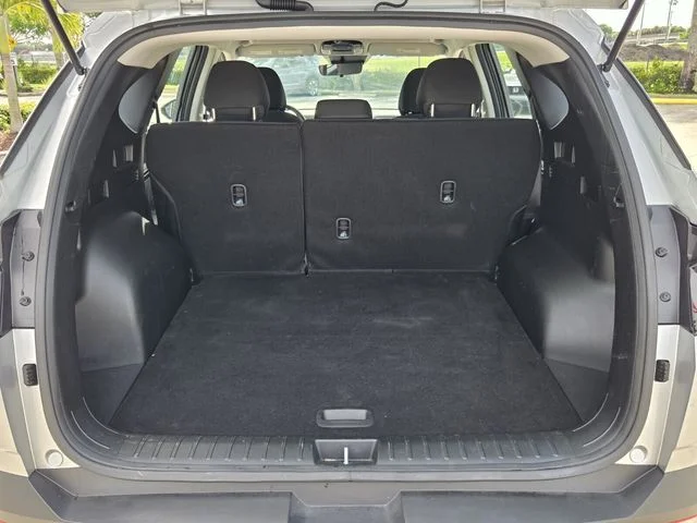 Used 2024 Silver Hyundai SE image 13
