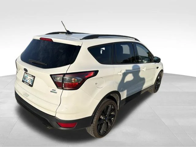 Used 2018 White Ford SE image 3