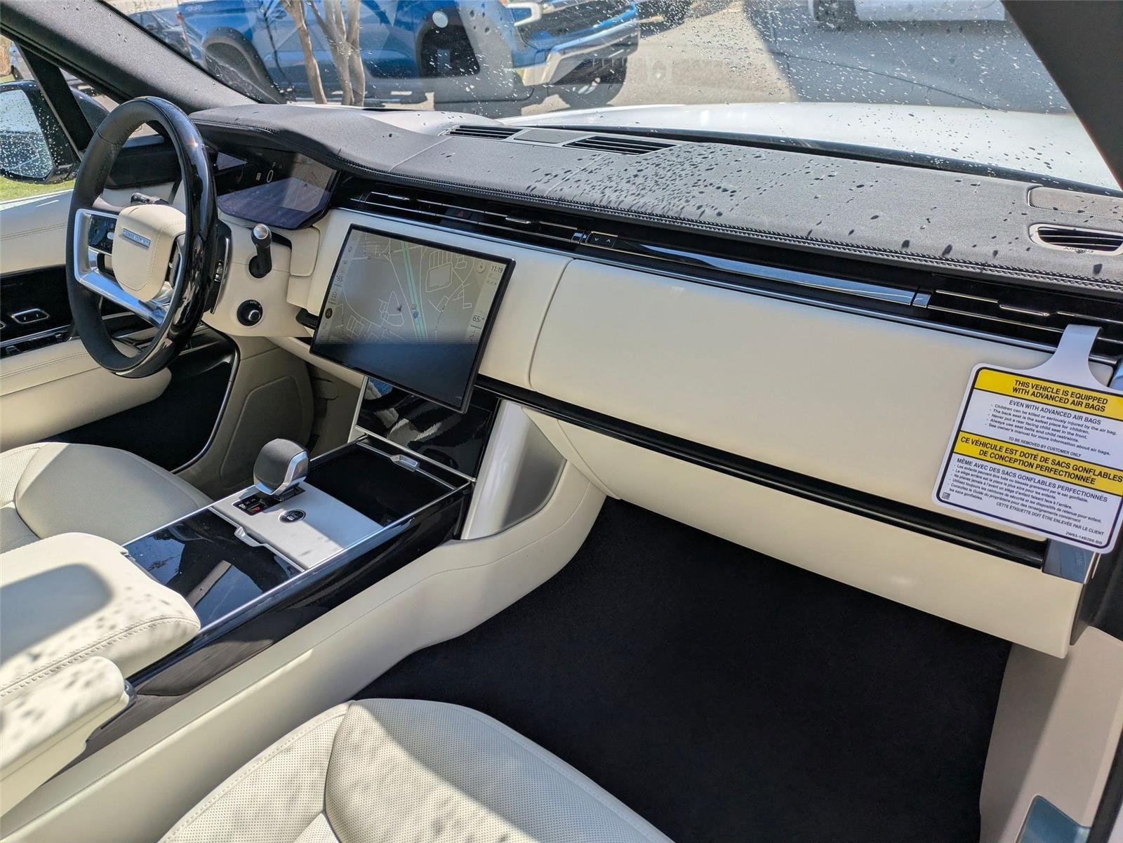 New 2026 Ostuni Pearl White Land Rover SE image 37
