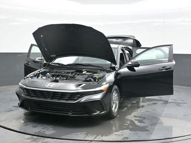 New 2026 Black Hyundai SE image 30