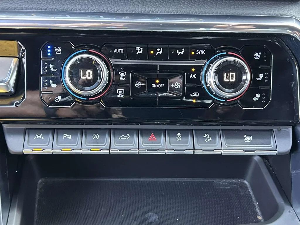 Used 2023 Onyx Black GMC Denali image 22