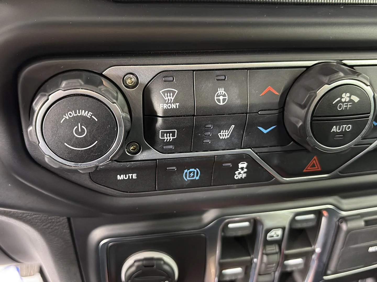 Used 2023 Sting-Gray Clearcoat Jeep Rubicon image 40