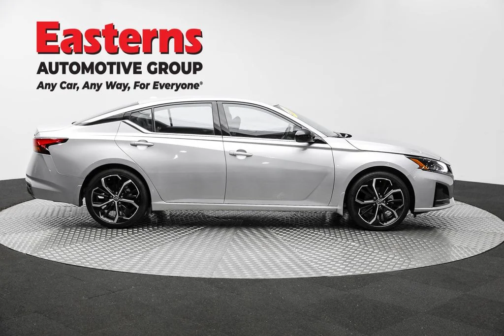Used 2023 Silver Nissan 2.5 SR image 4