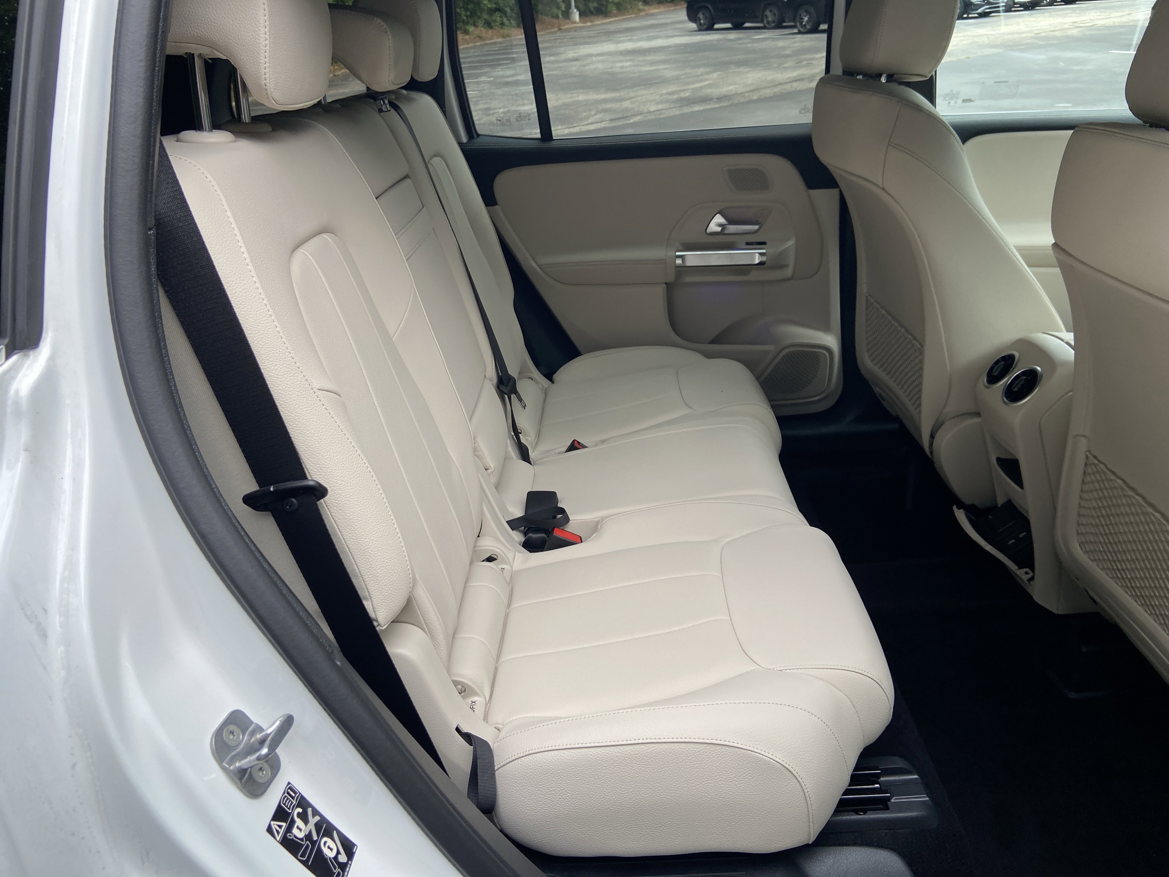 New 2026 Polar White Mercedes-Benz GLB 250 SUV image 40
