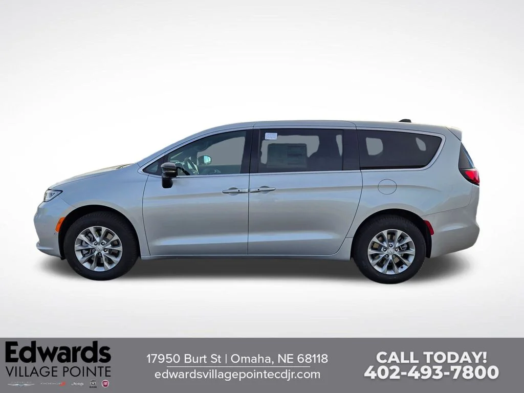 2026 Chrysler Pacifica Limited - Photo 6