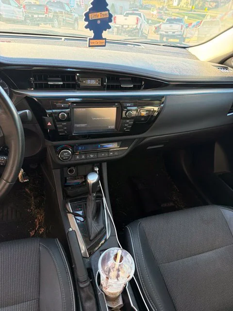 Used 2015  Toyota L image 4