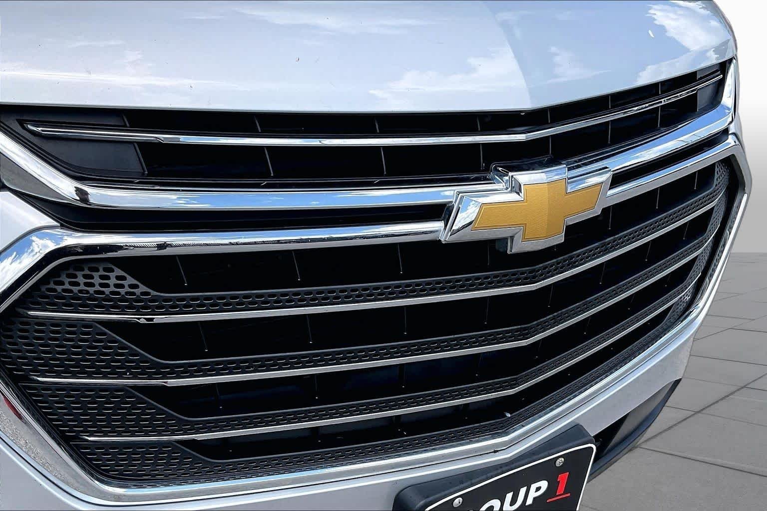 Used 2018 SILVER ICE METALLIC Chevrolet LT Cloth image 25