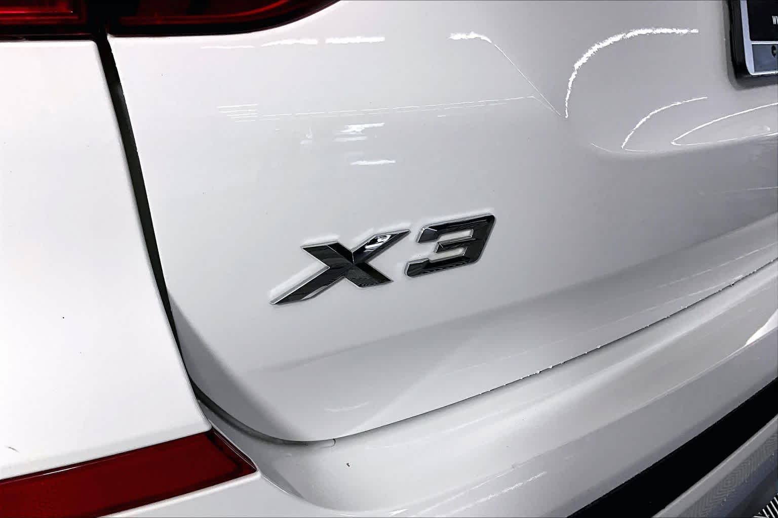 Used 2019 Alpine White BMW sDrive30i image 30