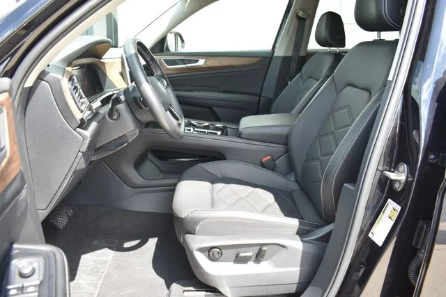 Used 2026 Black Volkswagen 2.0T SE w/Technology image 12