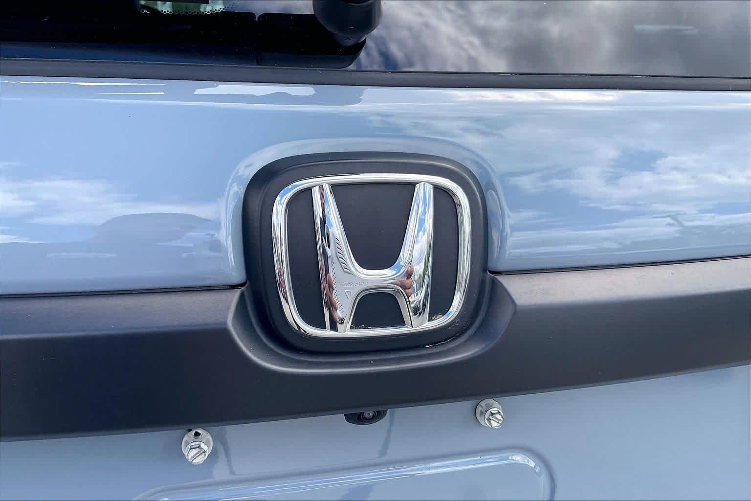 Used 2022 Sonic Gray Pearl Honda TrailSport image 33